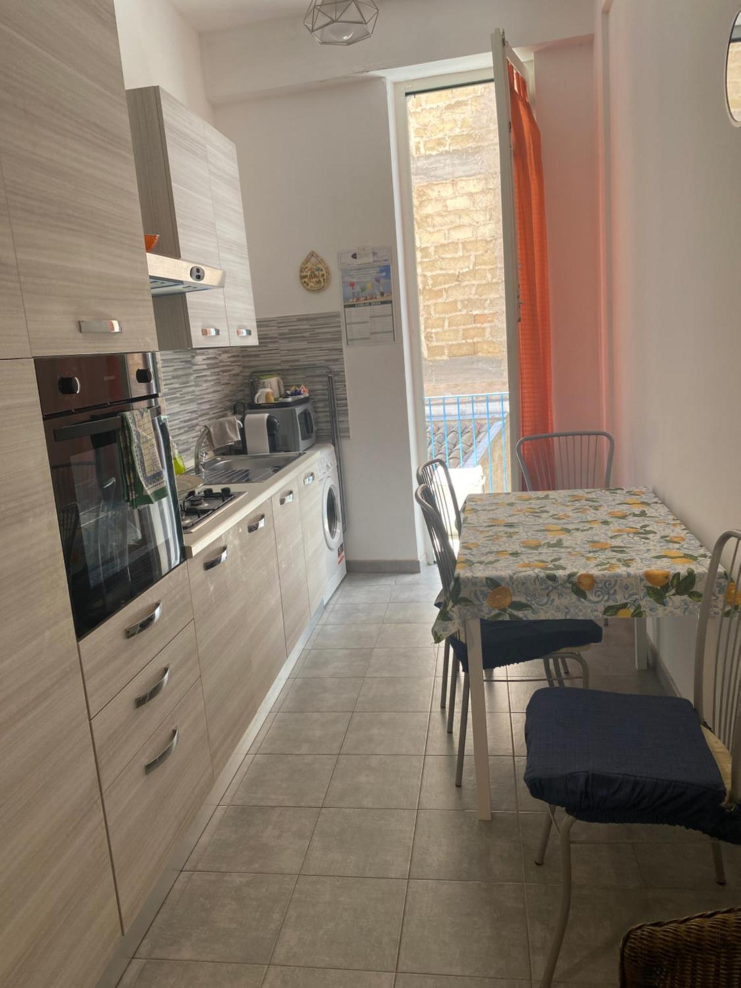 Serradifalco Cozy House Di Enza E Luigi ปาแลร์โม ภายนอก รูปภาพ